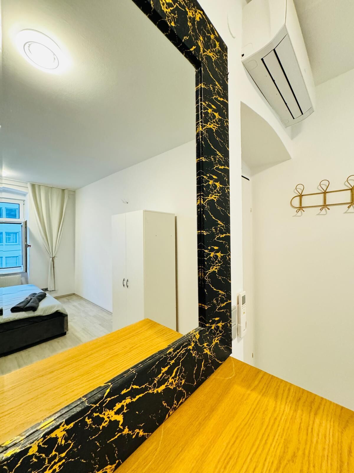 Eenvoudige kamer | Een strijkplank/strijkijzer, gratis wifi