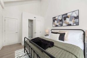 2 chambres, lit de bébé portatif, Wi-Fi, literie fournie