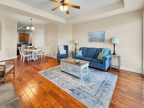 TV, fireplace, offices - L-2 Four mins to SDC stunning views clean and cozy (Branson)