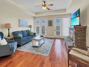 TV, fireplace, offices - L-2 Four mins to SDC stunning views clean and cozy (Branson)