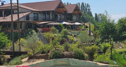 Gßte 5* au bord du Lot, à cÎté du Domaine de Bugatel (restaurant,spa,rhumerie,)