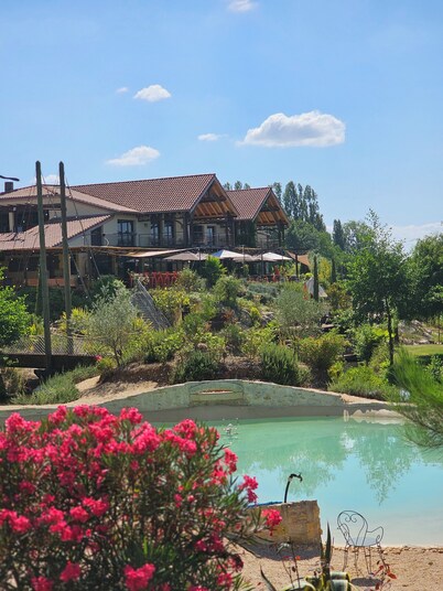 5* gîte on the banks of the Lot, next to Domaine de Bugatel (restaurant, spa, rum cellar)