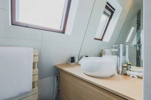 Apartment | Bathroom - Bright Apartment - 1br-2p - Le Marais (Paris)