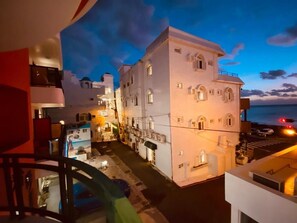 Property grounds - Spacious 5-bedroom building with AC, WiFi in enchanting Hengchun (hengchun)