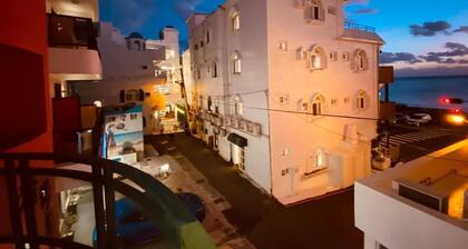 Spacious 5-bedroom building with AC, WiFi in enchanting Hengchun