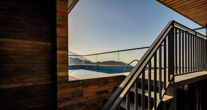 Alivaa Hotel, McLeodganj With Best Dhauladhar View & Infinity Pool Sky Garden