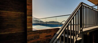 Alivaa Hotel, McLeodganj With Best Dhauladhar View & Infinity Pool Sky Garden