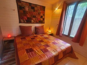 1 bedroom, bed sheets