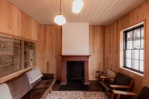 Interior - 'Engineers Hut 1823' in Historic Richmond (Richmond)