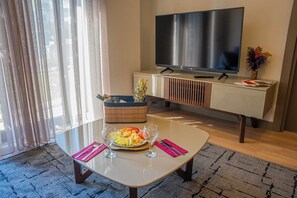 186-cm Smart TV with satellite channels - Lara Breeze Kundu Kanyon (Antalya)