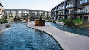 Seasonal outdoor pool, open 8:00 AM to 8:00 PM, pool umbrellas - Lara Breeze Kundu Kanyon (Antalya)