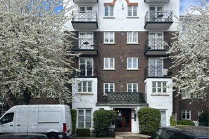 Apartment | 2 bedrooms - The Brompton Park Escape Bright 2bdr Flat With Patio Access (London)
