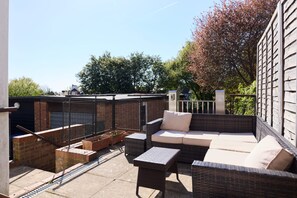 4 bedrooms - The Randall Retreat Spacious 4bdr Home With Garden (London)