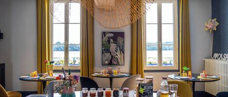 Free daily continental breakfast