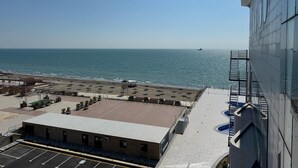 A view of a beach with a building in the foreground. - TITANIK BAKU (Baku)