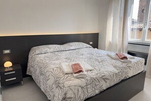 1 chambre, fer et planche à repasser, Wi-Fi, literie fournie