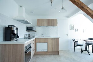 Studio Paris | Eigene Küche | Kühlschrank, Mikrowelle, Ofen, Herdplatte