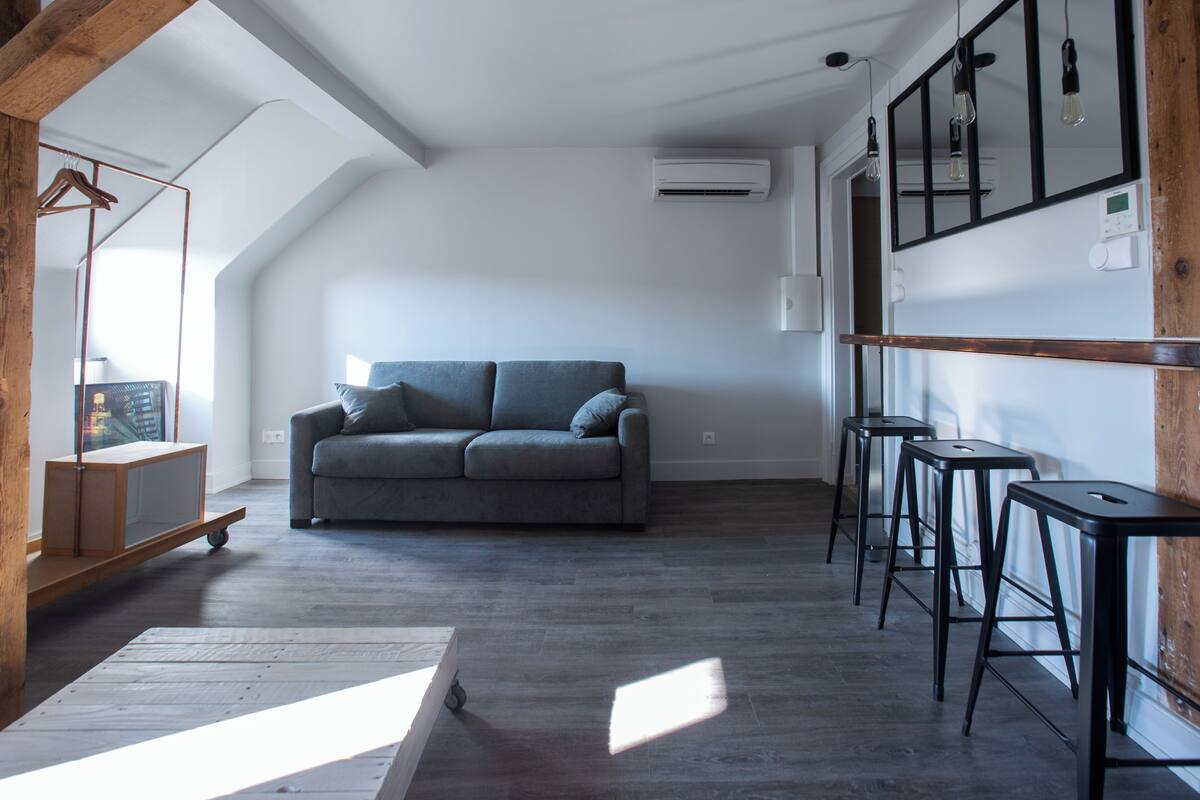 Loft Brooklyn | Περιοχή καθιστικού | Τηλεόραση 80 εκ. με ψηφιακά κανάλια, συσκευή αναπαραγωγής DVD