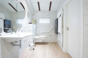 Appartement Zen | Bathroom | Hair dryer, towels, soap, shampoo - 1834&Spa (Colmar)