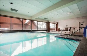 Piscina interna, piscina aquecida