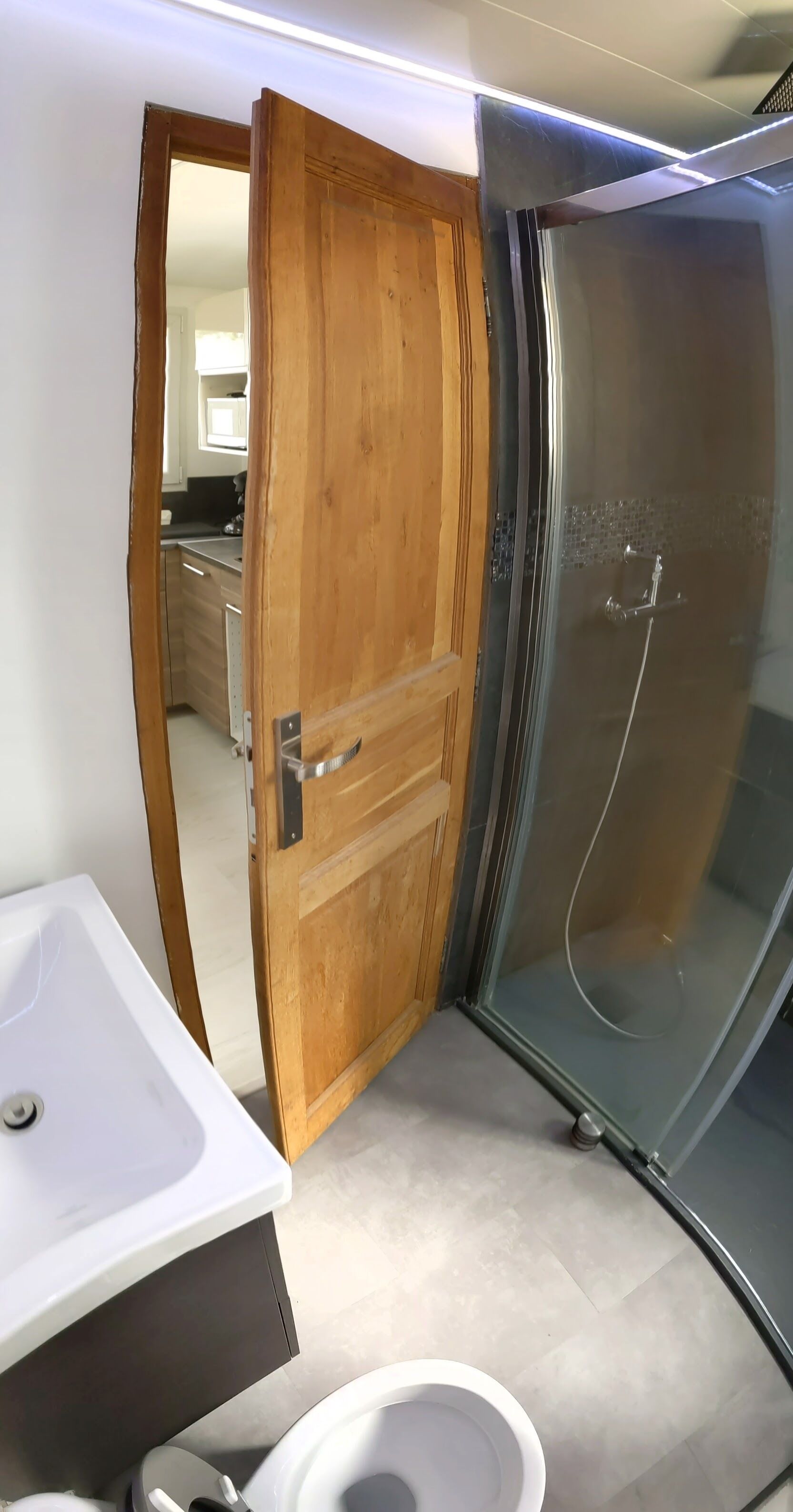 Serviettes fournies, savon, papier toilette