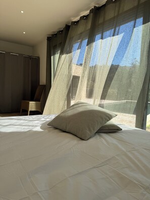 4 bedrooms, iron/ironing board, travel crib, free WiFi