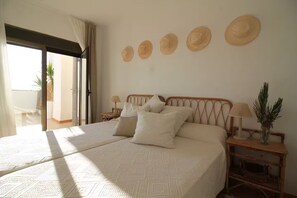 3 slaapkamers, een strijkplank/strijkijzer, wifi, beddengoed