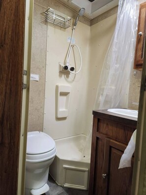 Bruser, hårtørrer, håndklæder, Sæbe