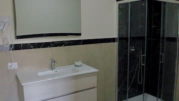 Dusche, Handtücher, Seife, Shampoo