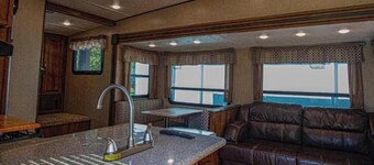 Charming 2-bedroom RV with AC, WiFi in vibrant Waco, choose resort location