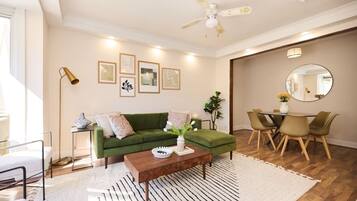 House (4 Bedrooms) | Living area
