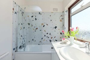 House (4 Bedrooms) | Exterior - The Randall Retreat Spacious 4bdr Home With Garden (London)