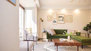 House (4 Bedrooms) | Exterior