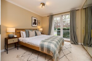 Apartment (2 Bedrooms) | 2 bedrooms, iron/ironing board, bed sheets - The Brompton Park Escape Bright 2bdr Flat With Patio Access (London)