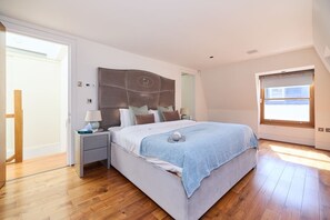 Apartment (3 Bedrooms) | 3 bedrooms, iron/ironing board, bed sheets