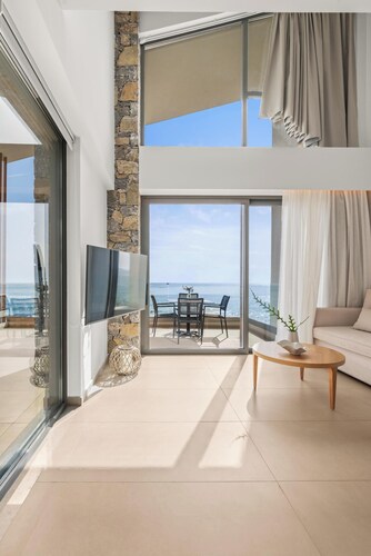 Evelmare Beachfront Apartments