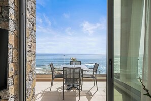 Economy appartement, uitzicht op zee, langs het strand | Terras