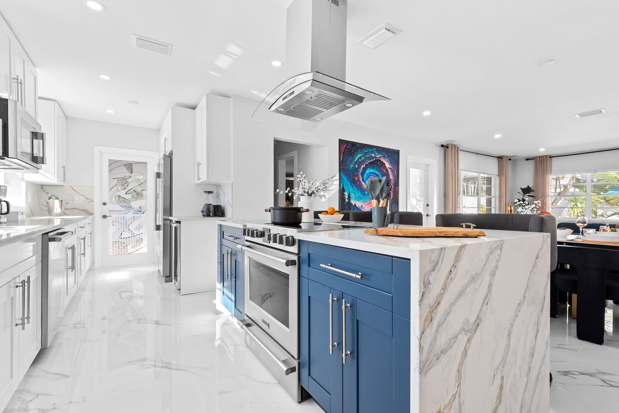 Frigorífic, microones, forn i placa de cuina 