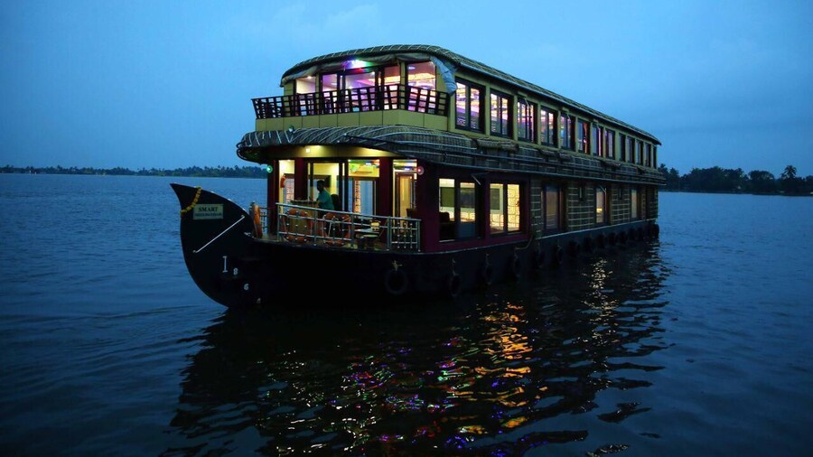 Honeymoon Boathouse