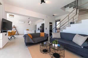 Smart TV - Blue Hills Villa (Rhodes)