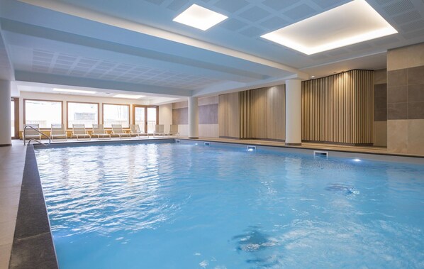 Pool - Apartment in Alps With Spa & Pool (Tignes)