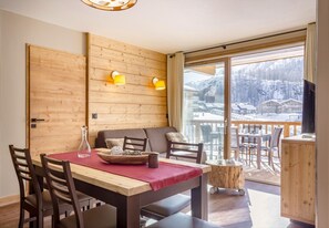 Apartment | Dining