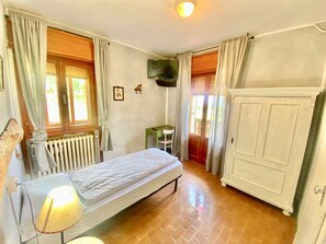 Single Room, Balcony | Bathroom