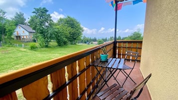 Camera singola, balcone | Una scrivania