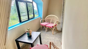 Habitación triple, balcón | Terraza o patio