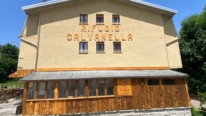 A building with the name "Rifugio Calvanella" on the facade. - Rifugio Calvanella (Sestola)