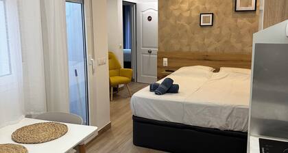 SunSands Studio 1B with patio Playa 76 Carihuela