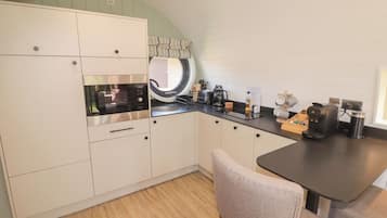 Cookware/dishes/utensils