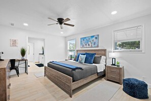 3 bedrooms, desk, iron/ironing board, free WiFi - The Jupiter Hideaway (Jupiter)