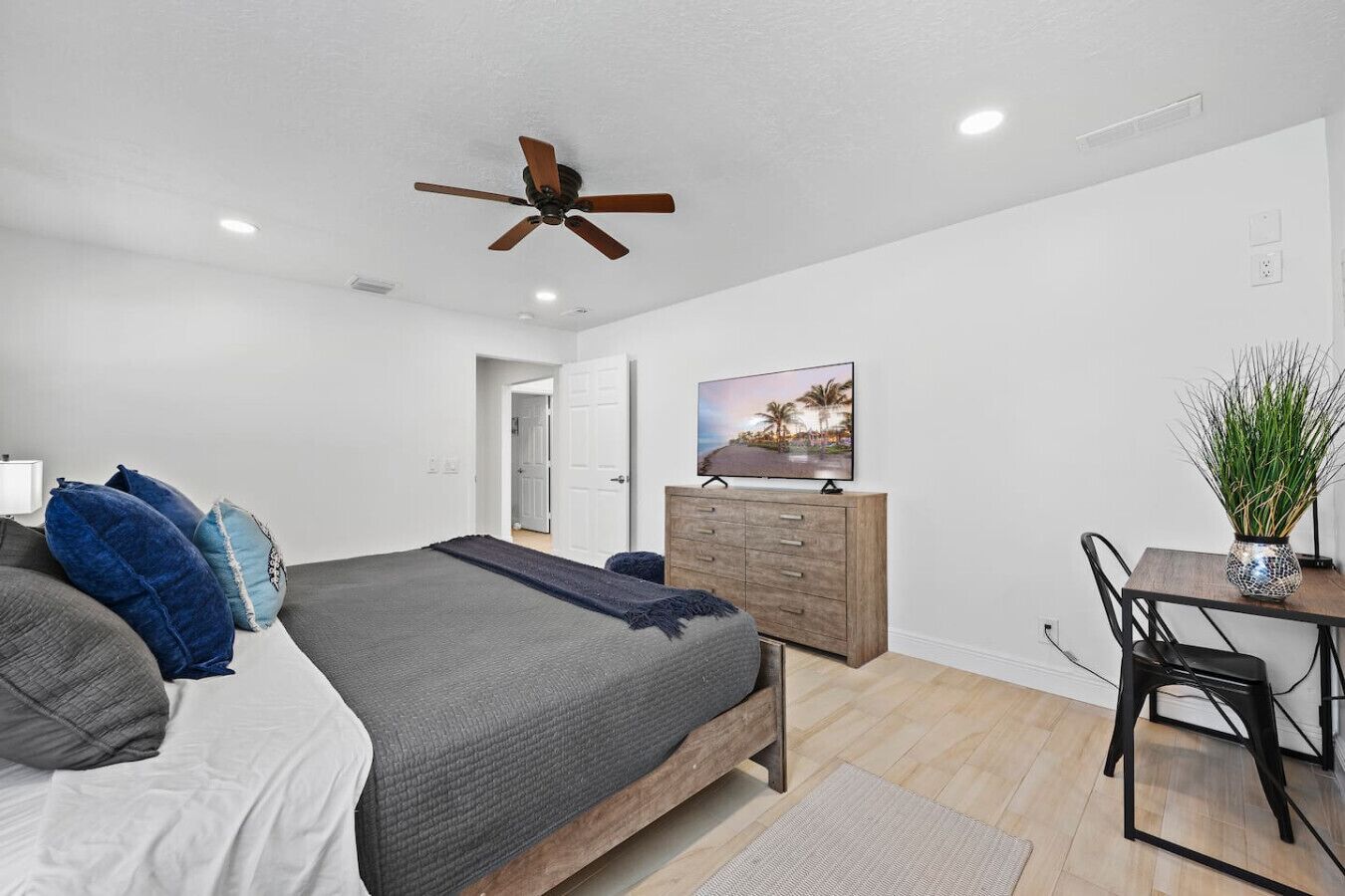 3 chambres, bureau, fer et planche à repasser, Wi-Fi gratuit